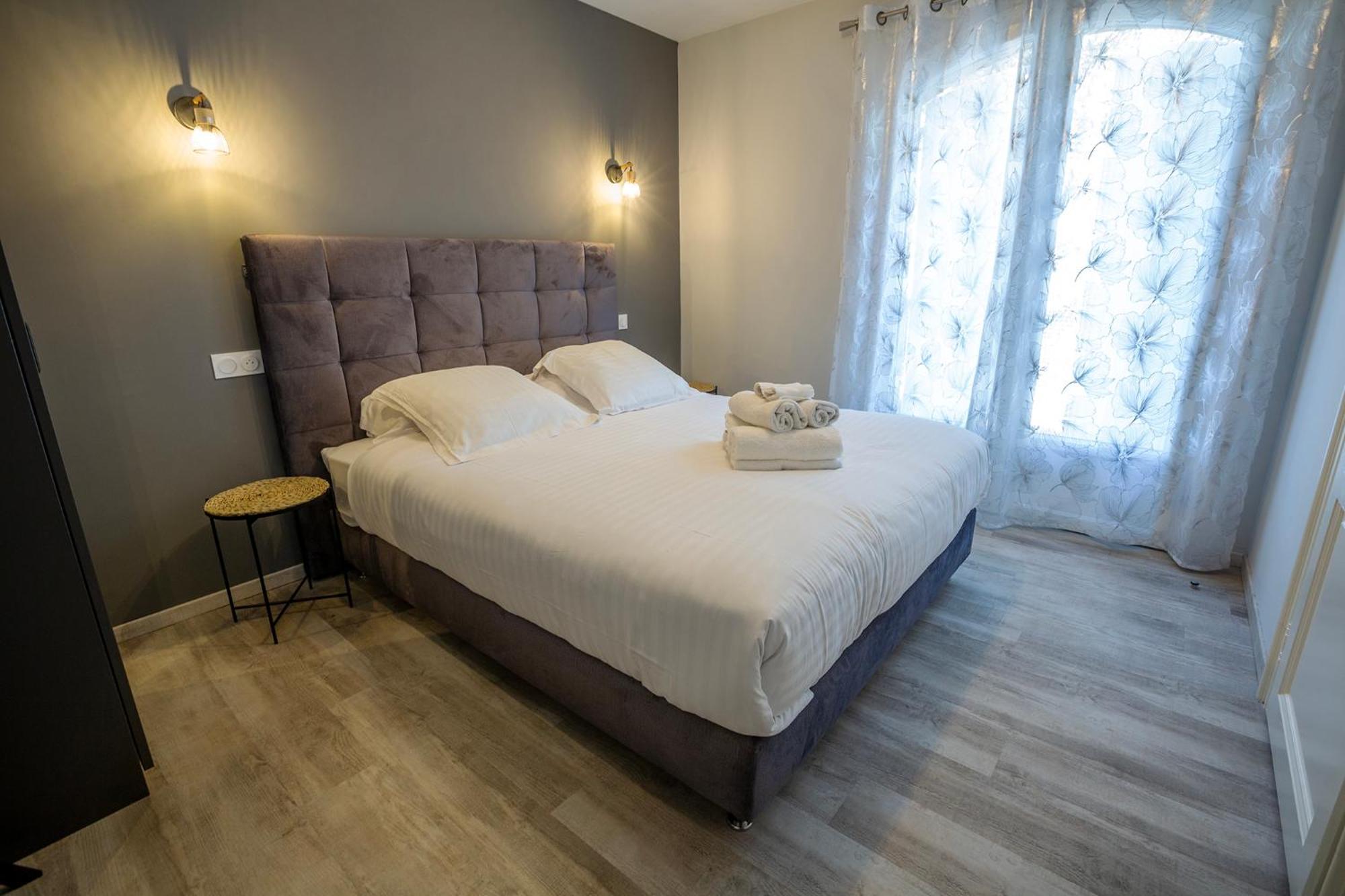 Domaine De La Mautanne Aparthotel Sainte-Tulle Buitenkant foto