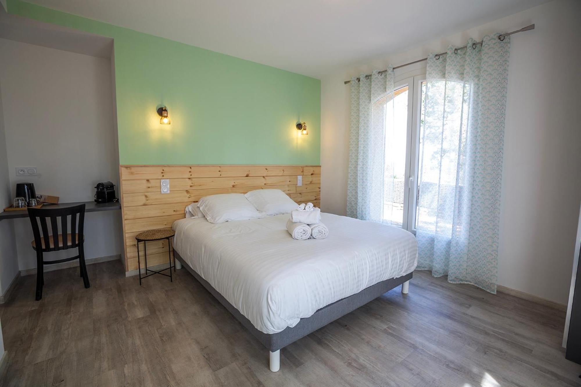 Domaine De La Mautanne Aparthotel Sainte-Tulle Buitenkant foto