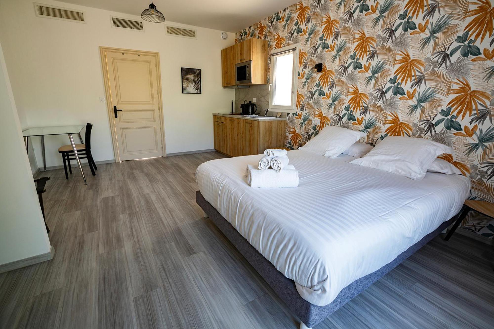 Domaine De La Mautanne Aparthotel Sainte-Tulle Buitenkant foto