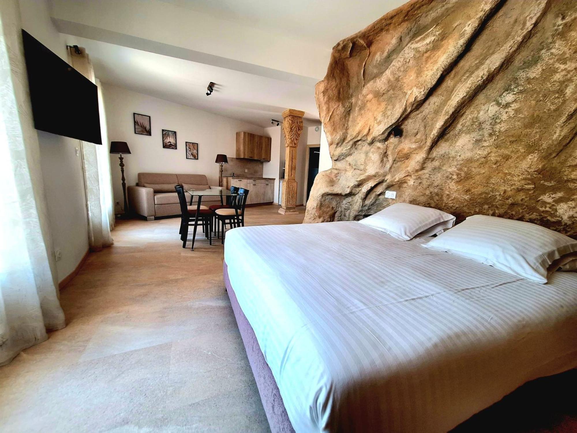 Domaine De La Mautanne Aparthotel Sainte-Tulle Buitenkant foto
