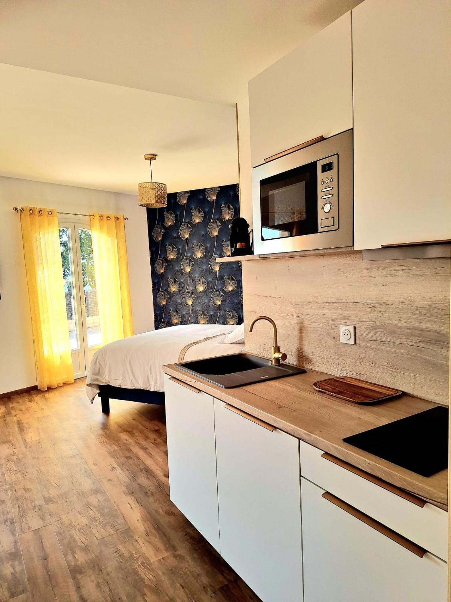 Domaine De La Mautanne Aparthotel Sainte-Tulle Buitenkant foto